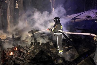 МЧС показало последствия крупного пожара у башни Ахун в Сочи