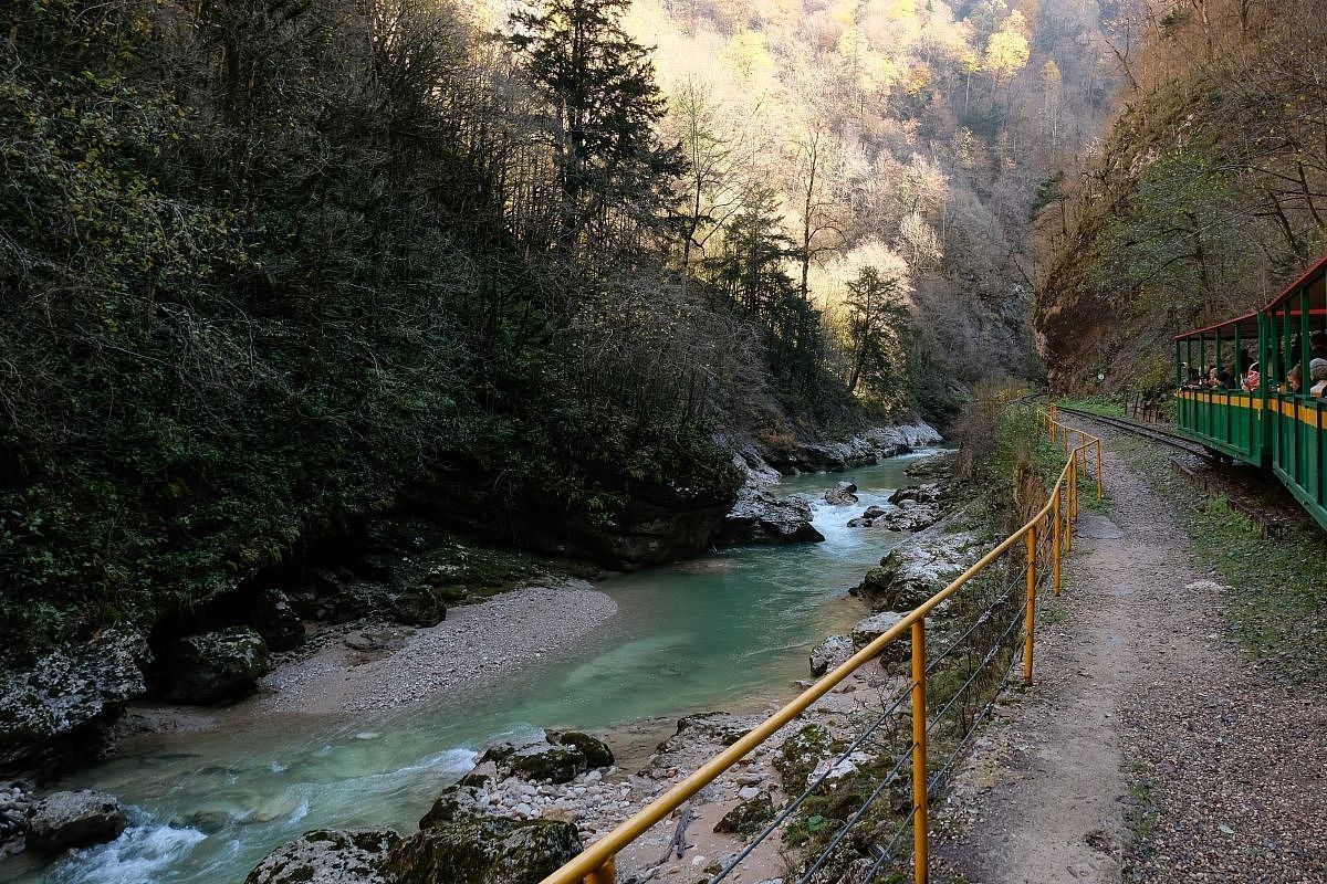 Гуамка и Джанхот вошли в топ-10 новых направлений осени