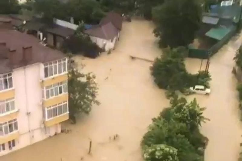Критический подъем уровня рек: жителей Сочи призвали подготовиться к эвакуации