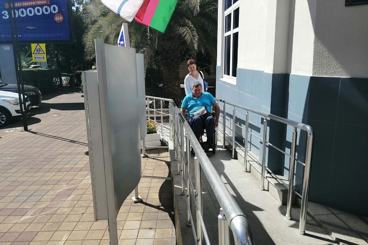 В Краснодарском крае почти 2 тыс. избирательных участков оборудовали пандусами и кнопками вызова