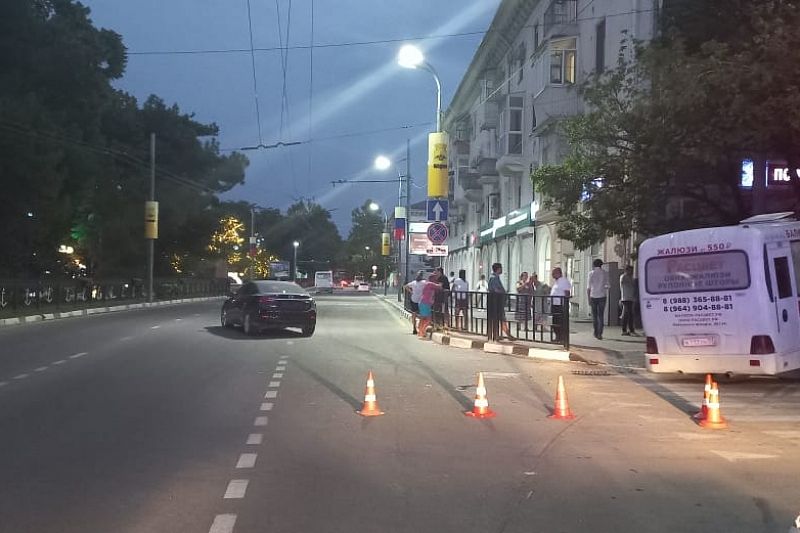 Женщина на иномарке устроила ДТП с маршруткой в Новороссийске. Пострадали два человека 