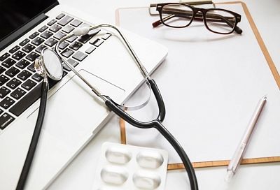 «Приписки» по системе: почти 60% врачей признались в фиктивных записях в картах пациентов