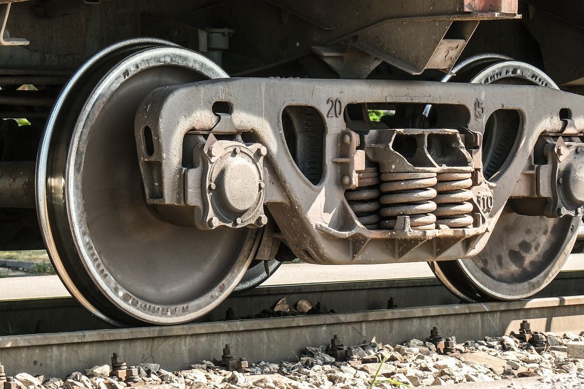 Электричка насмерть сбила школьницу в Краснодарском крае