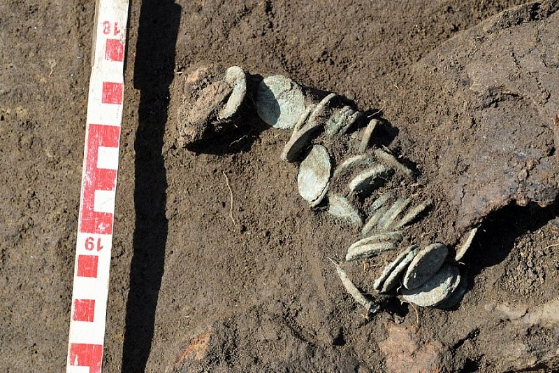 Археологи нашли античные монеты на месте реконструкции дороги в Славянском районе