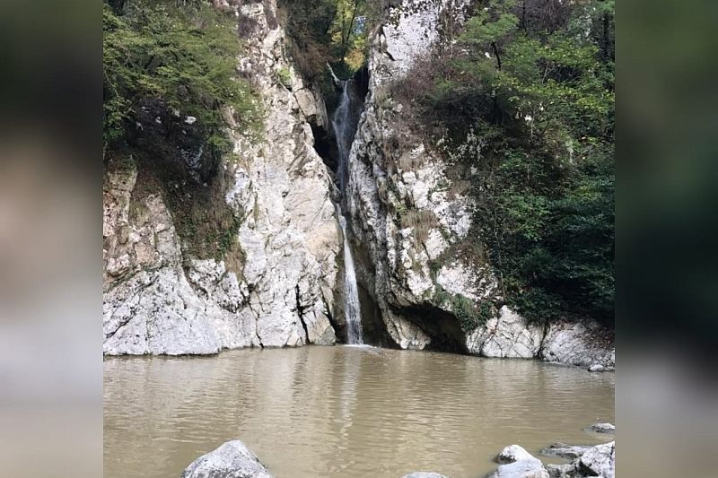 Пересохшие из-за засухи Агурские водопады «ожили» с первыми дождями