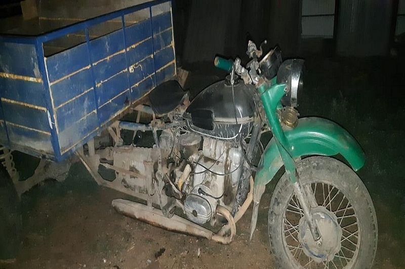 В Краснодарском крае пьяный водитель мотоцикла сбил девушку и скрылся