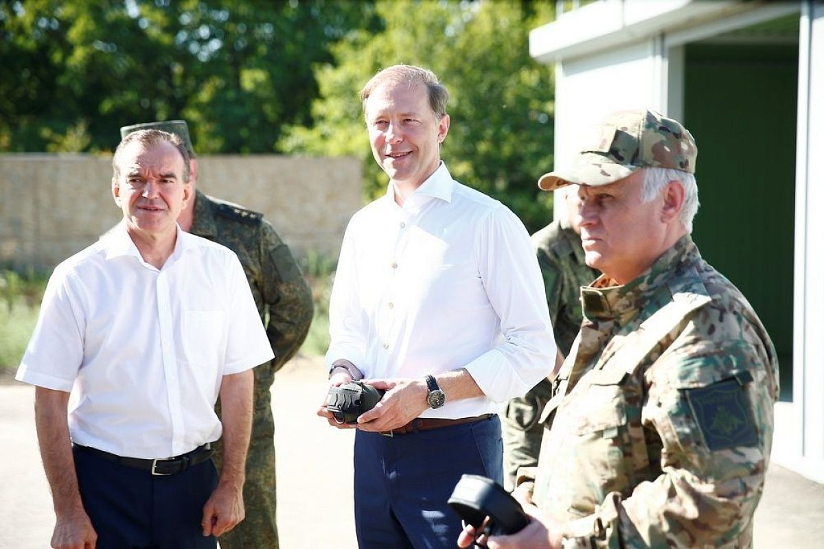 Денис Мантуров высоко оценил инициативы промышленников Краснодарского края по помощи бойцам СВО