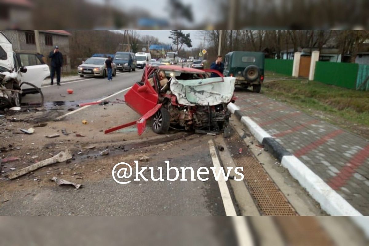 В Краснодарском крае в массовом ДТП погибли три человека