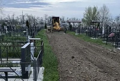 Дороги на кладбищах и подъезды к ним приводят в порядок в Краснодаре перед Радоницей