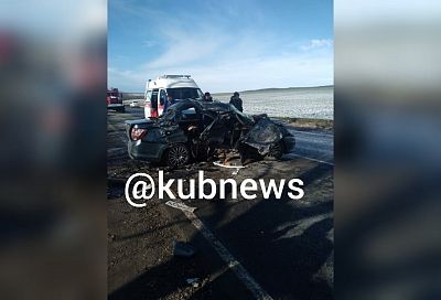 В жестком ДТП с участием двух легковушек погиб молодой человек, пятеро пострадали