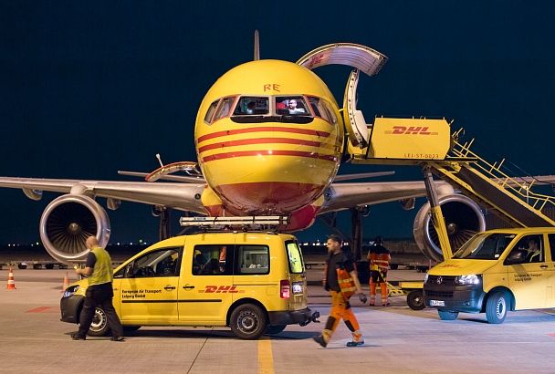 «Посылки отменяются». С 1 сентября DHL Express прекратит доставку грузов и документов по России