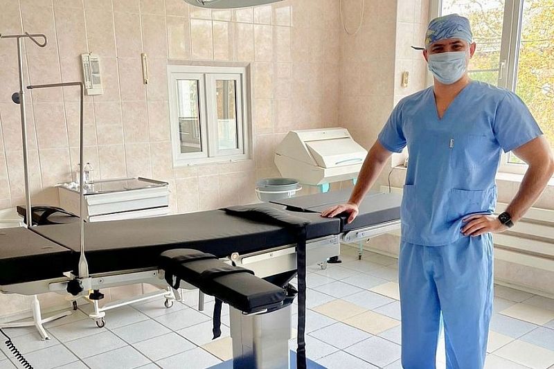 В районные больницы Краснодарского края поставили операционные столы