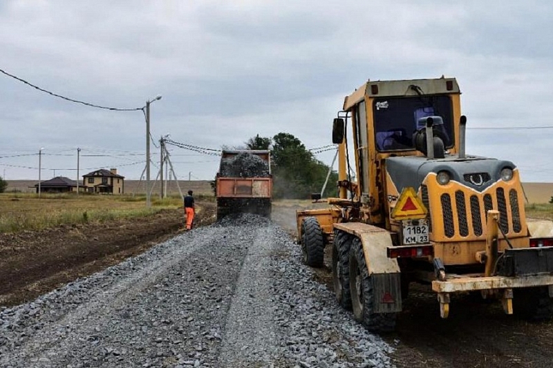 В Кущевском районе продолжается ремонт дорог