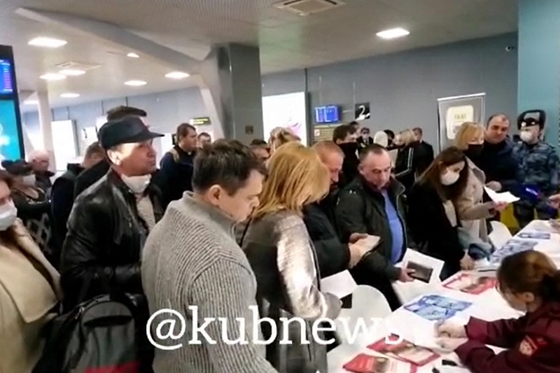 В аэропорту Краснодара встретили еще один рейс из Москвы