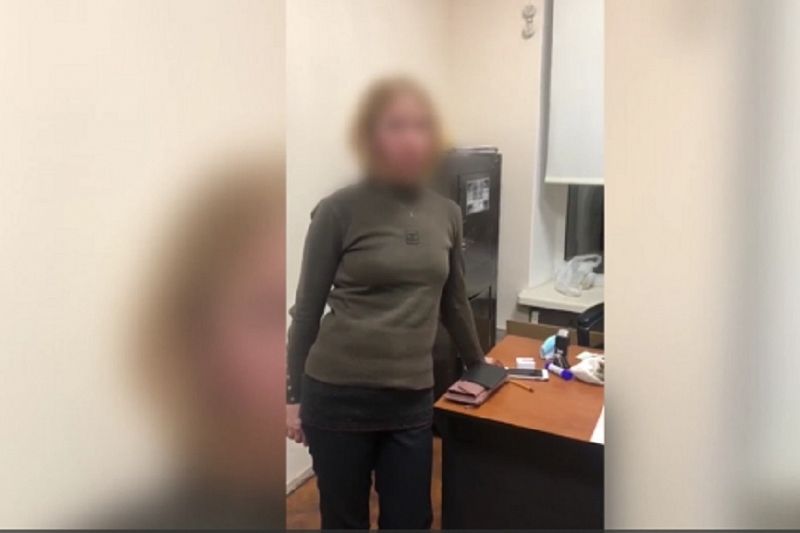 ФСБ и полиция задержали женщину с 1 кг «соли». Ей грозит пожизненный срок