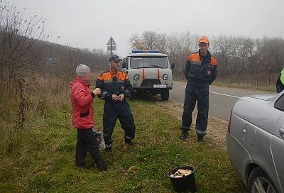  Спасатели вывели из леса двух заблудившихся грибников в Крымском районе