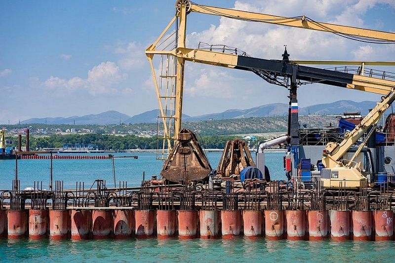 В порту Геленджика работы по южному молу выполнены на 70%