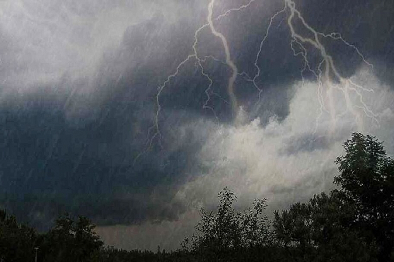 Экстренное предупреждение: в Краснодарском крае ожидаются ливни с грозами и шквалистым усилением ветра