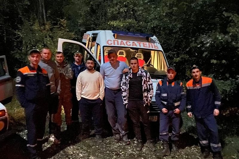 В Новороссийске спасатели более восьми часов искали заблудившихся в лесу мужчин 