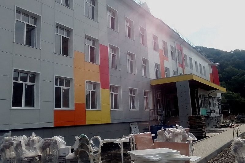 Строительство корпуса школы на 125 мест завершают в Туапсинском районе 