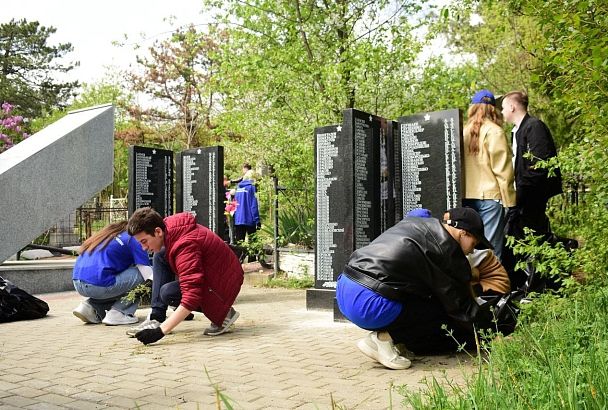 «Единая Россия» провела Всероссийский субботник по благоустройству памятных мест и воинских захоронений