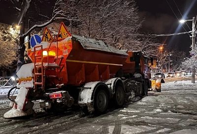 «Начинается полноценная обработка от гололеда». Мэр Краснодара Наумов – о ночной расчистке дорог 