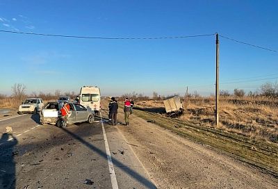 На Кубани в ДТП с двумя машинами и пассажирским автобусом пострадали пять человек