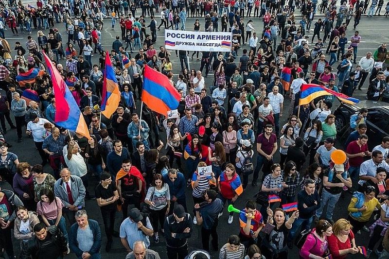 Демонстрация сторонников российско-армянского союза в Ереване.