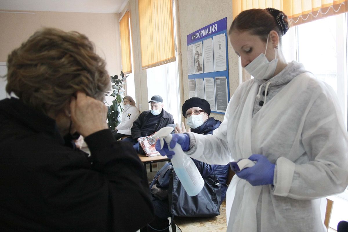 Прием в поликлинике ведется с соблюдением требований безопасности.  