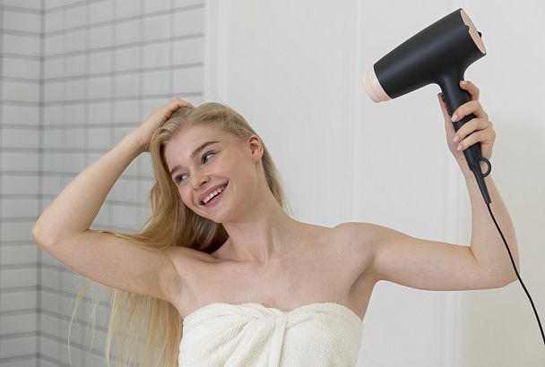 Сушить или не сушить: трихолог рассказала, что делать с волосами после мытья