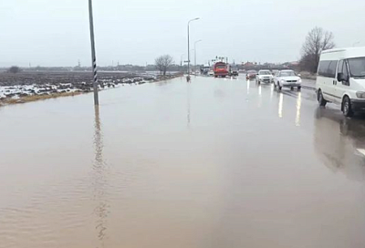 Из-за подтопления частично перекрыто движение транспорта на трассе А-146 в Абинском районе