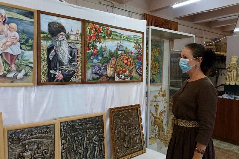 В Белореченске начала работу выставка декоративно-прикладного искусства