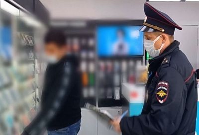 В Краснодарском крае мужчина устроил разбой с ножом в магазине из-за отказа в кредите на телефон