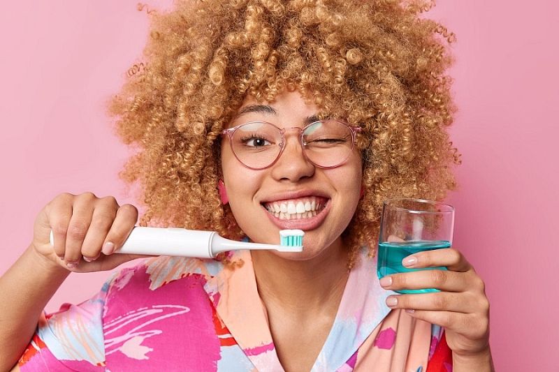 Просто о сложном: как правильно чистить зубы электрической зубной щеткой
