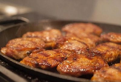 Отбивные из куриной грудки "как копченые" — сочные, ароматные и без коптильни