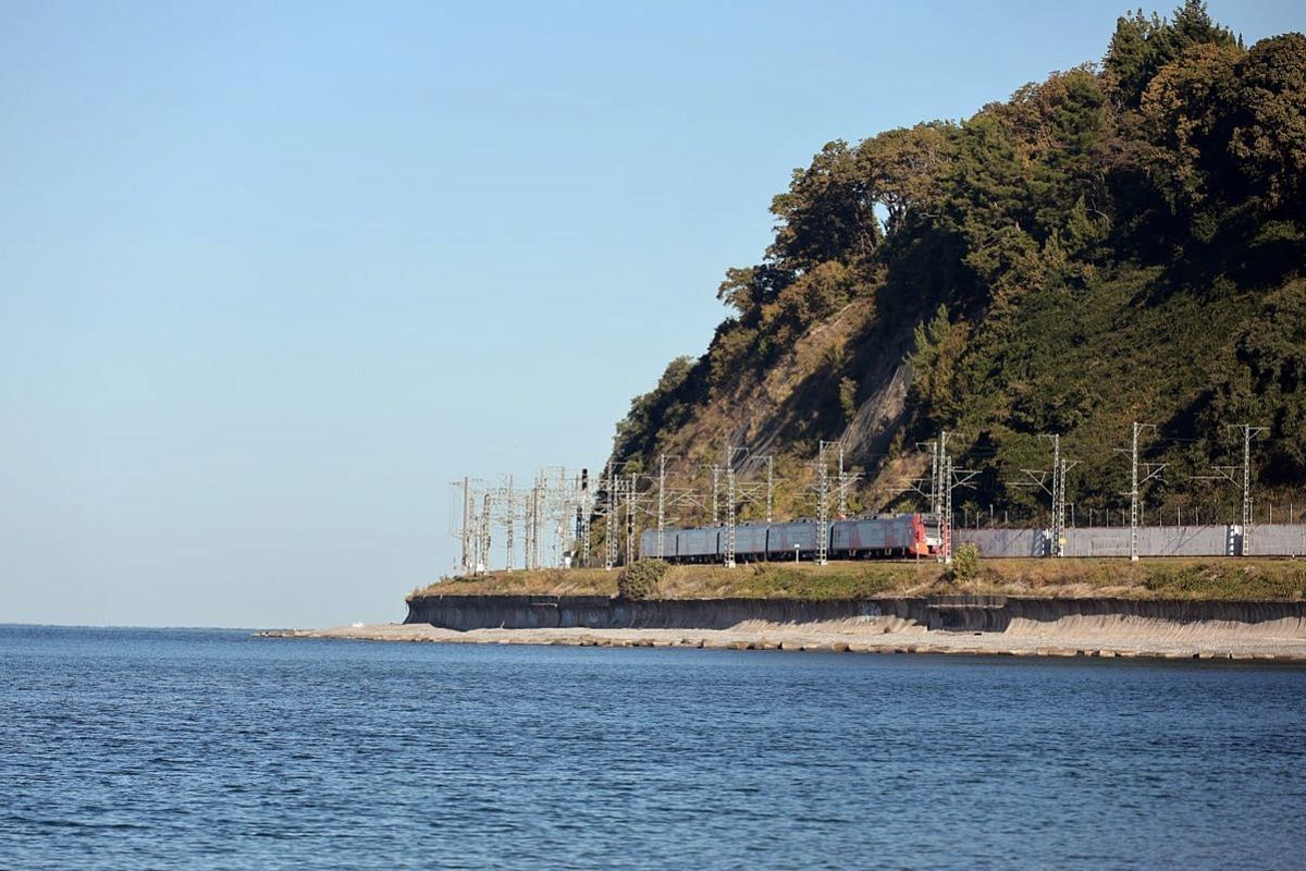 Часть электричек на побережье Черного моря отменят на четыре дня 