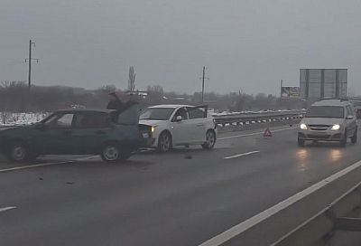 Пять человек пострадали в ДТП с 20 автомобилями под Горячим Ключом