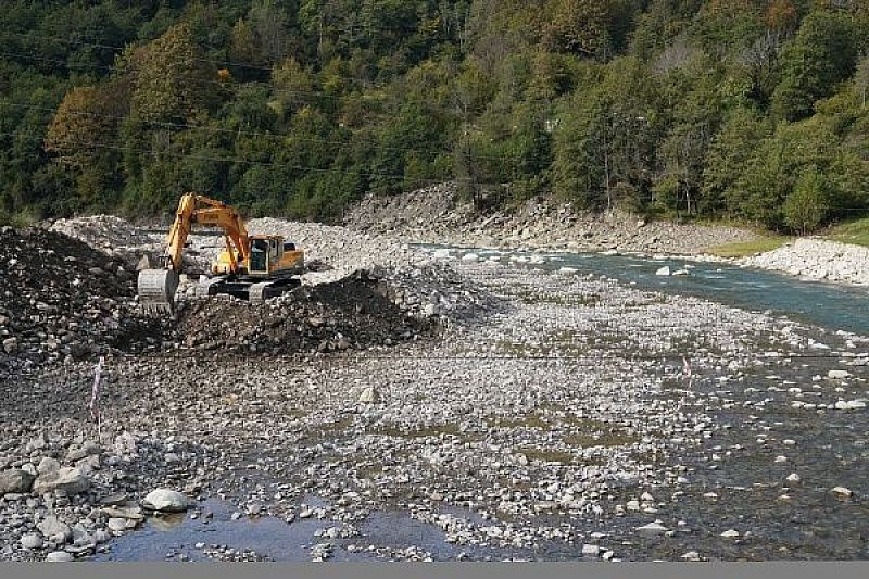 В Сочи начали расчищать русло реки Псезуапсе