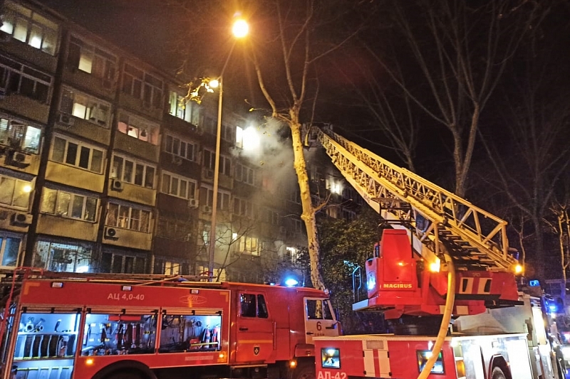 19 человек спасено, 30 – эвакуировано: в Сочи произошел пожар в многоквартирном доме
