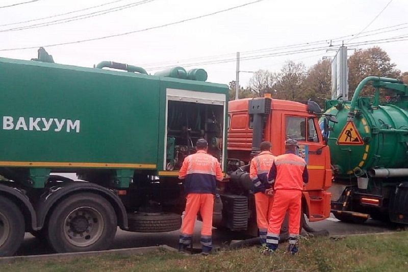Краснодарские коммунальщики очистили 230 км ливневой канализации