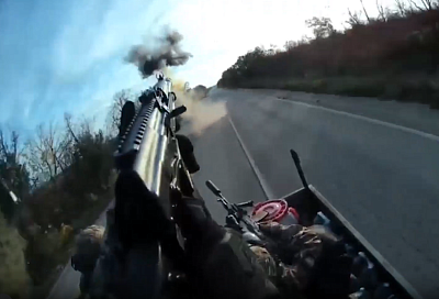 Минобороны РФ показало уникальные кадры уничтожения новороссийскими десантниками атакующего их FPV-дрона  