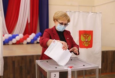 В Краснодаре проголосовала председатель городской Думы Вера Галушко