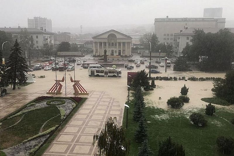 Глава Новороссийска поручил проверить системы ливнеотведения после сильного дождя