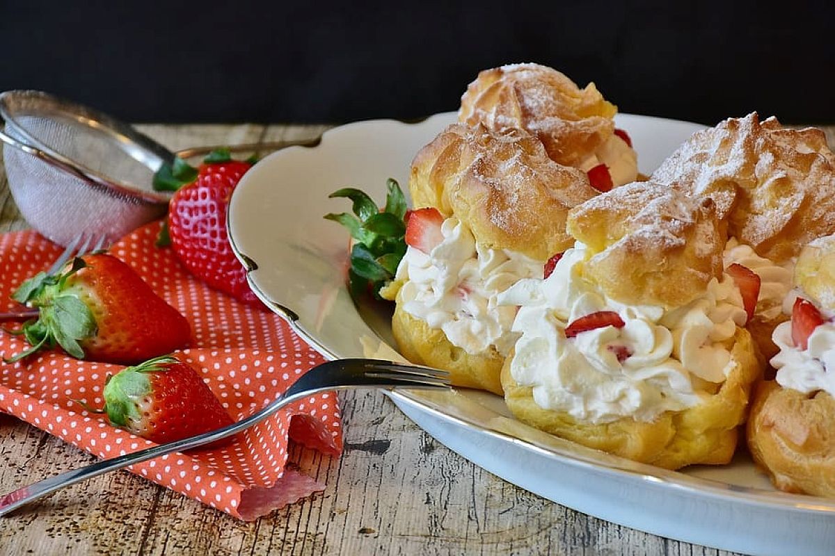 Заварной крем с творогом — десерт, незаслуженно оставшийся в тени модных муссов и чизкейков