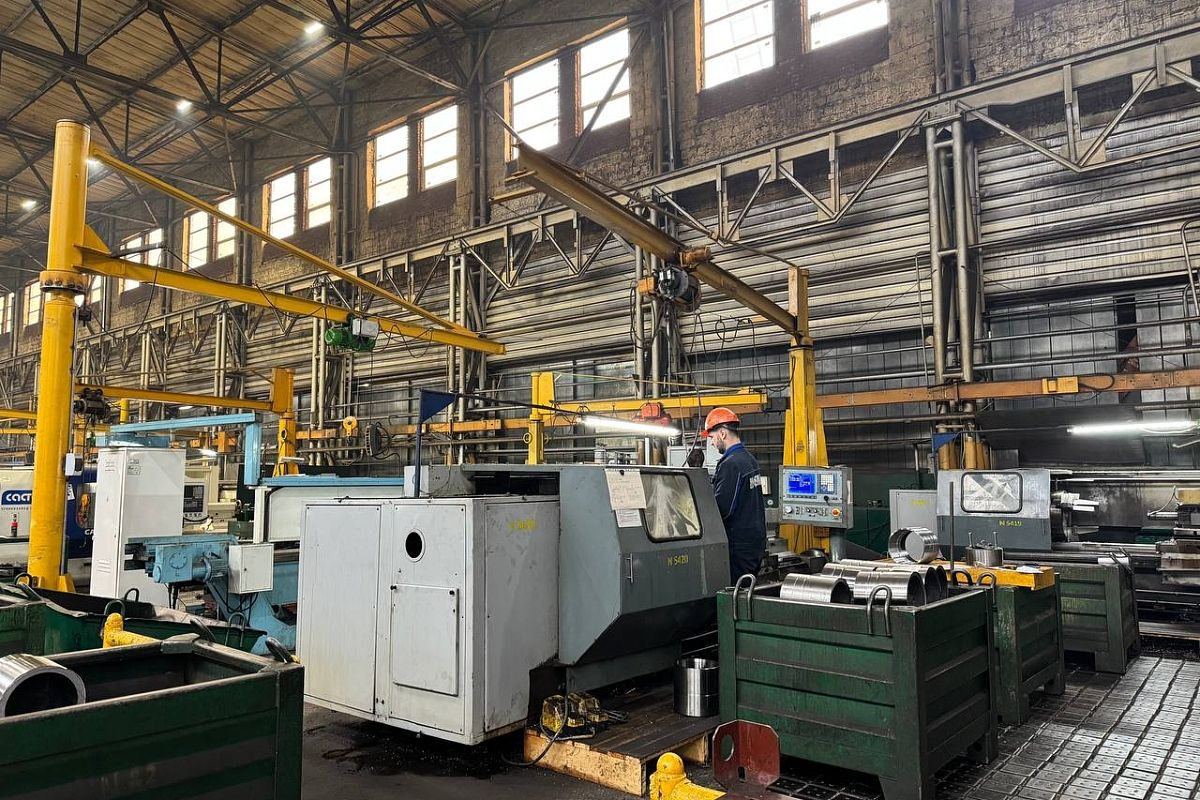 Заводы на Кубани выпускают продукцию сельскохозяйственного, железнодорожного, нефтегазового машиностроения, приборы, станки и электротехническое оборудование для оборонно-промышленного комплекса.