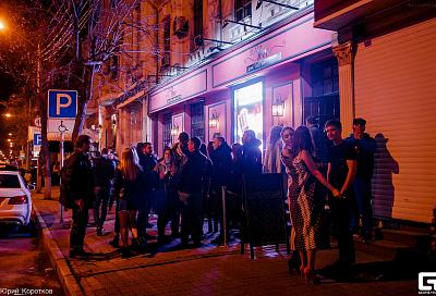 Житель Краснодара из мести украл телефон у случайной знакомой в клубе Beat Love