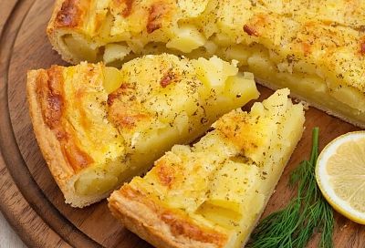 Быстрый и вкусный картофельный пирог на сковороде. Без теста, но с сочной начинкой и хрустящей корочкой