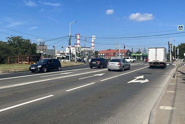 В Краснодаре на ул. Автолюбителей увеличили количество полос для выезда из мкр. Гидростроителей  