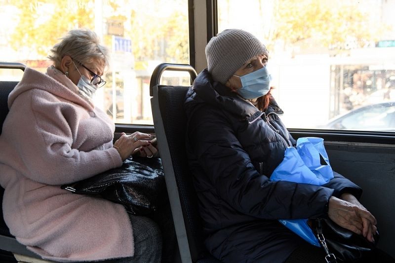 На соблюдение масочного режима за две недели проверили 440 единиц общественного транспорта в Краснодаре