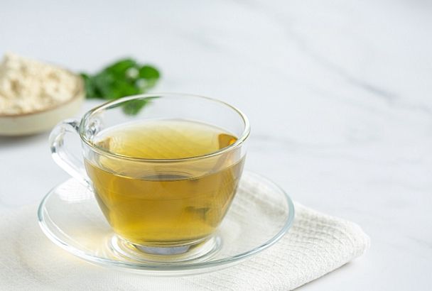Делает умнее и стройнее: врач рассказал, почему зеленый чай пить лучше, чем черный
